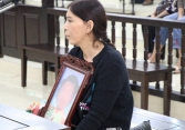 Vụ cháu bé 3 tuổi bị bạo hành: Người mẹ và cha dượng bất ngờ đổ lỗi cho bà ngoại