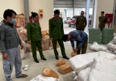 Xử phạt hơn 400 triệu đồng chủ lô hàng gần 7 tấn thực phẩm không rõ nguồn gốc