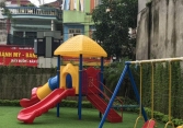 Giáo viên mầm non Hà Nội nhốt trẻ ngoài cửa giữa trời lạnh hơn 10 độ khiến dư luận bức xúc