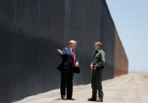 Trump sẽ làm gì trong những ngày cuối của nhiệm kì tổng thống?