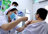 Ðảm bảo 20% dân số Việt Nam được tiêm vắc xin trong thời gian tới