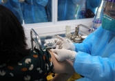 Hàng loạt nước dừng tiêm vắc-xin AstraZeneca, Viện Vệ sinh dịch tễ Trung ương nói gì?
