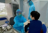 Việt Nam: Trên 20.000 người tiêm vaccine COVID-19 AstraZeneca