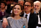 Con trai làm chứng Brad Pitt bạo hành Angelina Jolie