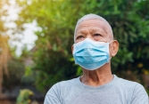Những người trên 65 tuổi có nguy cơ tái nhiễm Covid-19 cao