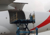 Việt Nam nhận 811.200 liều vắc xin COVID-19 
