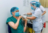 Bộ Y tế yêu cầu 63 tỉnh/thành rà soát khẩn đối tượng ưu tiên, miễn phí tiêm vaccine COVID-19