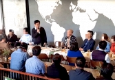 Chủ tịch huyện ở Kon Tum gây xôn xao khi phát biểu 'đi làm phải có phong bì'