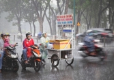 TPHCM có mưa lớn, sấm chớp trong đêm