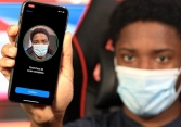 Apple cho phép người dùng mở khóa iPhone bằng Face ID ngay cả khi đang đeo khẩu trang