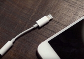Những quyết định gây tranh cãi của Apple nhưng vẫn tạo ra thị trường tỷ USD