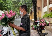 Hải Dương: Bị phạt 3 triệu và cách ly 21 ngày vì mang hoa sen vào bán tại khu vực giãn cách