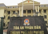 Nữ thẩm phán Hải Phòng bị chặn xe, tạt chất bẩn vào người