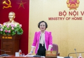 Bộ Nội vụ: Không được mặc quần bò khi làm việc tại công sở, phải mặc váy dài quá đầu gối