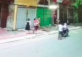 Người đàn ông đi đường cứu bé gái rơi từ tầng 2 xuống rồi bỏ đi luôn, không cho số điện thoại