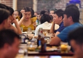 Hà Nội yêu cầu dừng cắt tóc, quán ăn chỉ được bán mang về từ 0h ngày 13/7