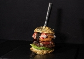 Chiếc bánh Burger đắt nhất thế giới có giá gần 6000 USD