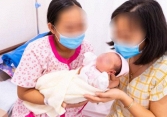 TPHCM: Em chồng mang thai hộ chị dâu hạ sinh bé gái 