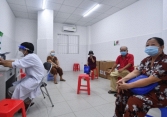 Những nguyên nhân khiến tốc độ tiêm vaccine ở TP.HCM mới đạt 60%