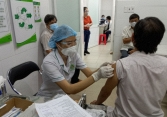 Người tiêm đủ 2 mũi vắc-xin đến từ vùng dịch không phải cách ly tập trung 