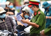 Người đi đường cần xuất trình giấy tờ gì khi bị kiểm tra trong thời gian giãn cách?