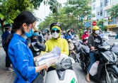 Hà Nội sẽ điều chỉnh việc kiểm tra giấy đi đường 