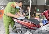 TPHCM: Người phụ nữ không đeo khẩu trang ở quận 4 tiếp tục bị phạt ở quận 1