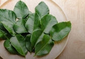 Lá chanh Việt Nam giá rẻ như cho, sang nước ngoài bán 6,35 triệu đồng/kg