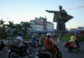 Đường phố Đà Nẵng đông người trước ngày 'ở yên trong nhà'