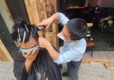 Nhu cầu mua sắm dụng cụ cắt tóc tại nhà tăng mạnh mùa giãn cách