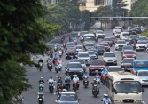 Đường phố Hà Nội đông đúc phương tiện sáng 30/8