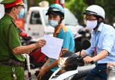 Hà Nội chưa xử phạt những người chưa có giấy đi đường mẫu mới trong 2 ngày tới