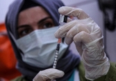 Nhiều nước tiêm trộn hai loại vaccine Covid-19 để hướng tới miễn dịch cộng đồng