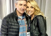 Cha ruột đệ đơn xin rút quyền giám hộ đối với Britney Spears 