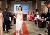 EMPOWER WOMEN ASIA cùng tà áo dài mang hồn Việt tung bay giữa trời Tây