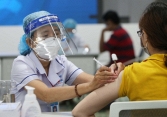 Cần xử lý nghiêm minh hành vi lợi dụng tiêm vaccine ngoài danh sách để trục lợi