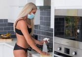 Dọn nhà khỏa thân: Dịch vụ góp phần “trao quyền” cho phụ nữ?
