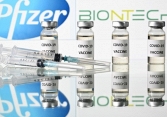 FDA khuyến nghị tiêm liều tăng cường Pfizer cho người già, nguy cơ cao