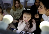 Sự bùng nổ của các 'beauty blogger mẫu giáo' ở Trung Quốc gây lo lắng