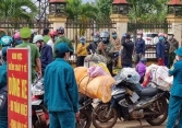Hơn 100 người Mông bị 'mắc kẹt' ở chốt kiểm soát trên đường chạy xe máy từ Bình Phước về Nghệ An