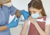 Chưa có vaccine nào được cấp phép để sử dụng cho trẻ dưới 12 tuổi