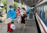 Đón hàng nghìn người dân về Quảng Bình bằng tàu lửa