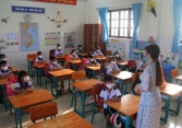 Những học sinh đầu tiên ở TP.HCM đi học trở lại sau 4 tháng giãn cách