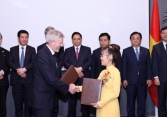 Tập đoàn của tỷ phú Nguyễn Thị Phương Thảo ký nhiều hợp tác với doanh nghiệp Anh 