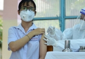 Cha mẹ cần đưa trẻ đến bệnh viện nếu gặp các dấu hiệu này sau khi tiêm vaccine Covid-19