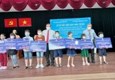 TPHCM: Đề xuất cấp thẻ tài khoản, hỗ trợ hàng tháng cho 3.564 trẻ em mồ côi