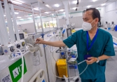 Số ca tử vong của TP.HCM tăng chủ yếu ở nhóm cao tuổi và 'không chịu tiêm vắc xin'