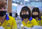 Lao động nữ gặp nhiều khó khăn trong mùa dịch