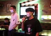 Karaoke, massage có nguy cơ bị xóa sổ khỏi thị trường?