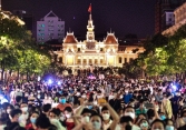 Chương trình countdown không khán giả nhưng có nghìn người đứng xem ở TP.HCM
